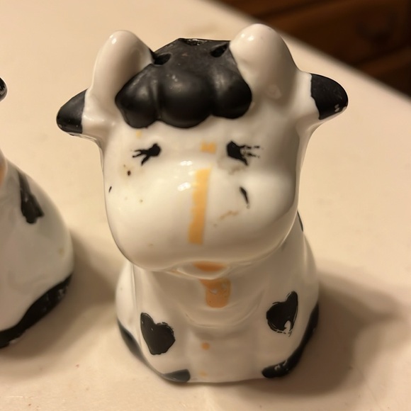 Cow Salt and Pepper Shakers - Black and White. Vintage - Picture 4 of 8